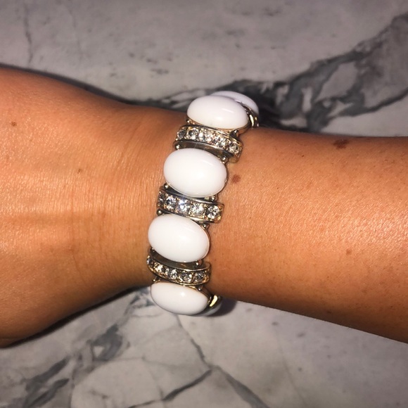 GORGEOUS WHITE + GOLD BRACELET - Picture 1 of 1